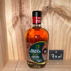 Whisky<br>Single Malt<br>Fumé<br>MOON HARBOUR<br>Dock 3<br>70cl / 74€